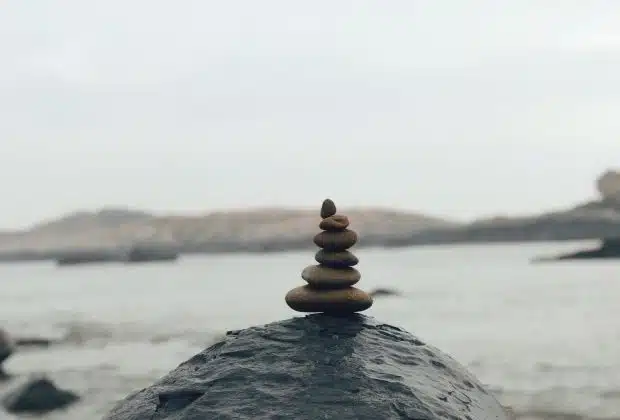 rock balancing